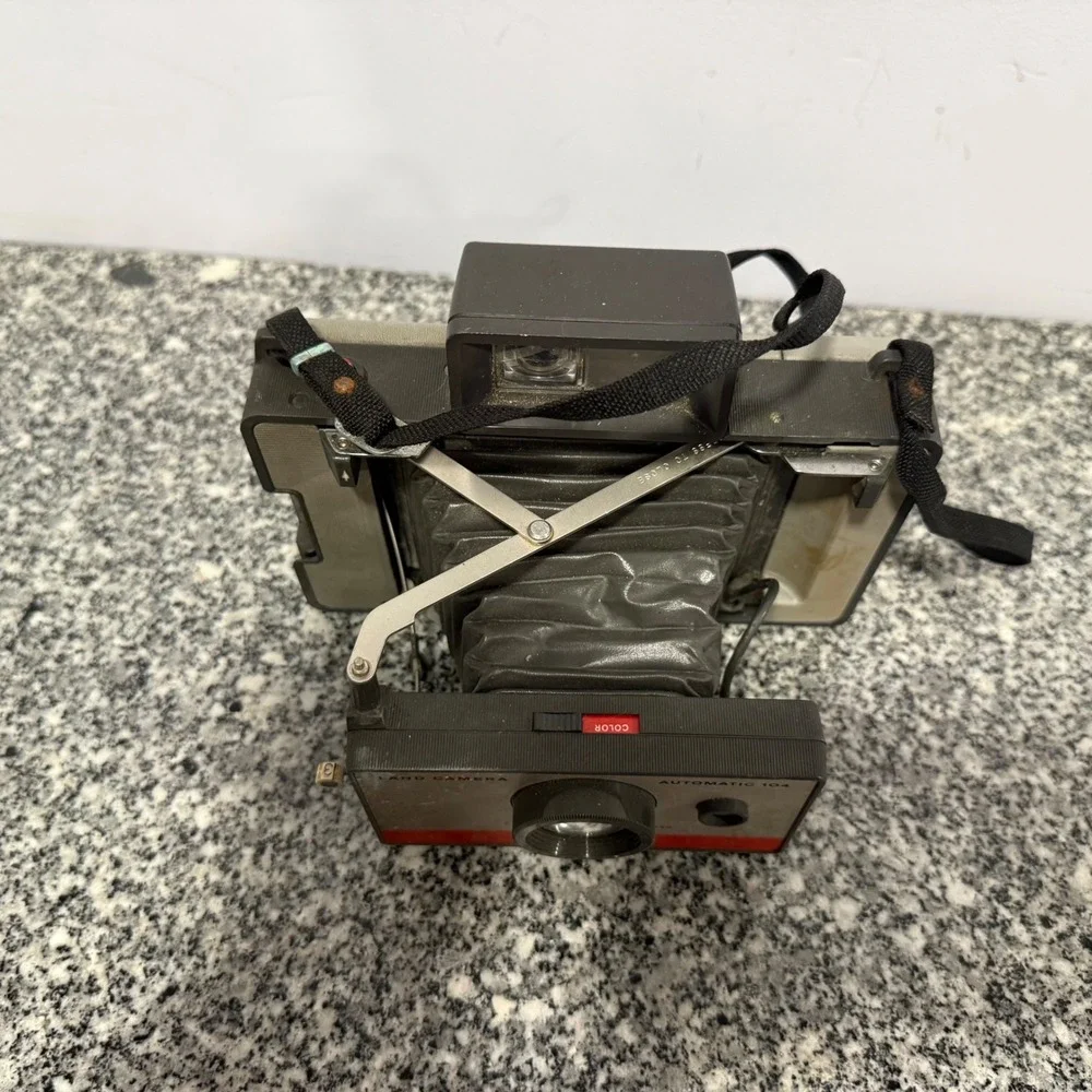 Polaroid Land Camera Automatic 104 Vintage Instant Film Camera‎